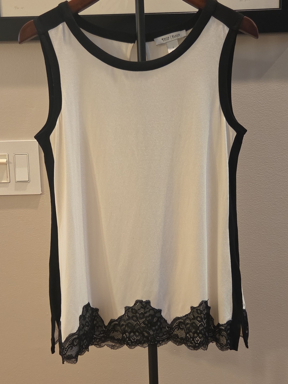 Contrast Lace-Trim Sleeveless Camisole - White/Black